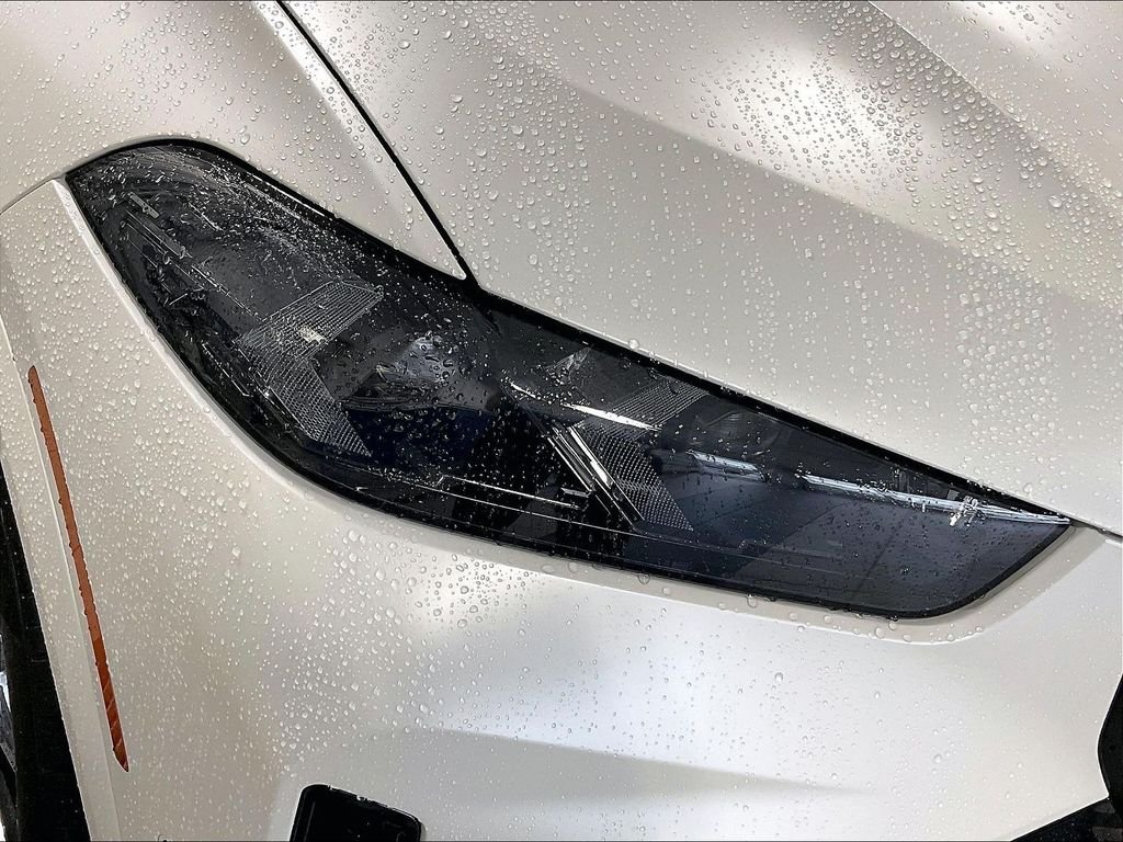 Used 2025 White BMW M60i image 32