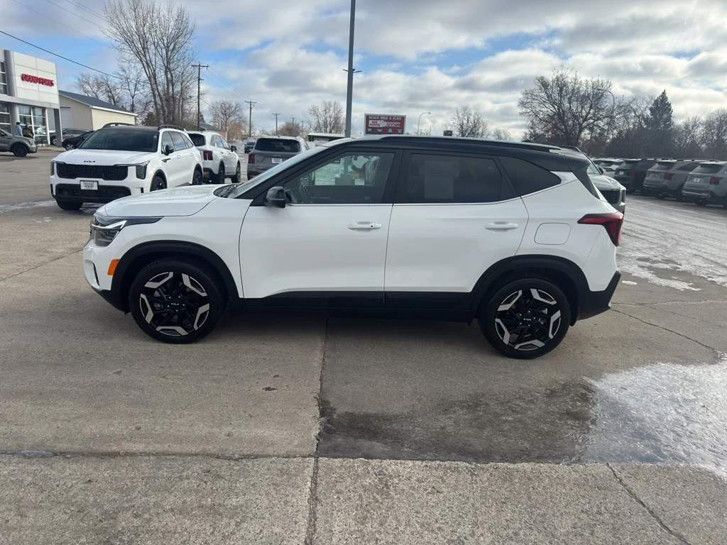 Certified Used 2024 White Kia SX image 1