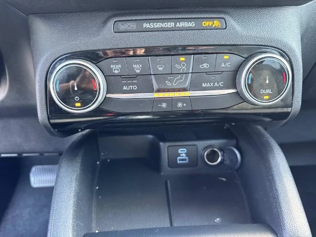 Used 2022 Black Ford SE image 51