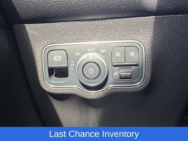Used 2023 Black Mercedes-Benz GLB 250 image 10