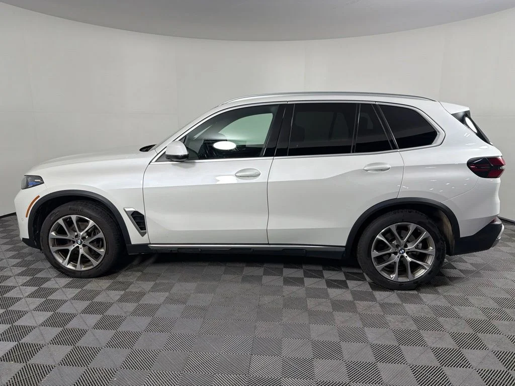 Certified Used 2024 White BMW xDrive40i image 8