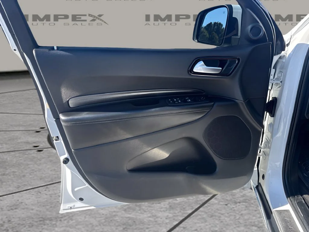 Used 2022 White Dodge SXT image 22