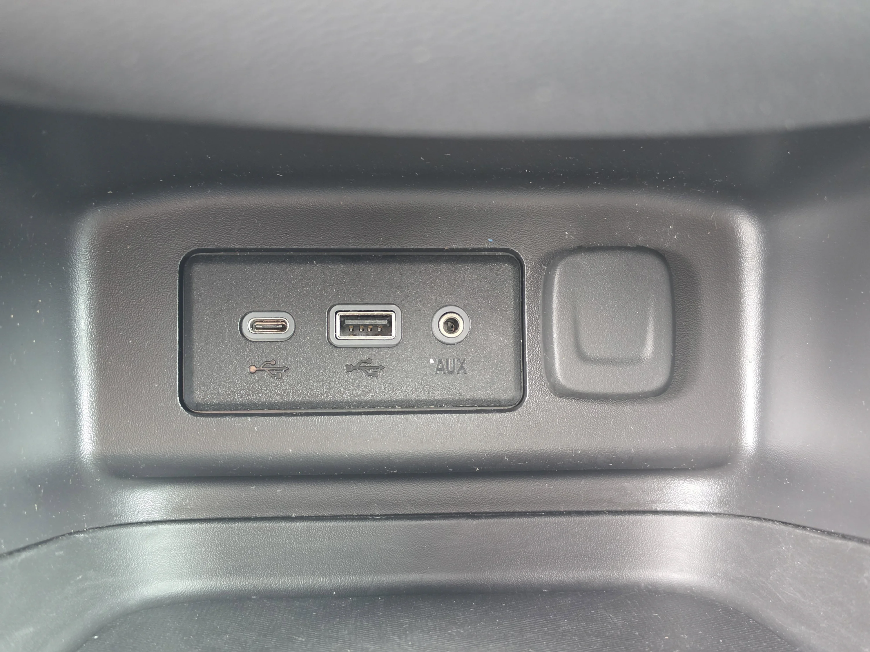 Used 2024 Summit White Chevrolet LT image 26