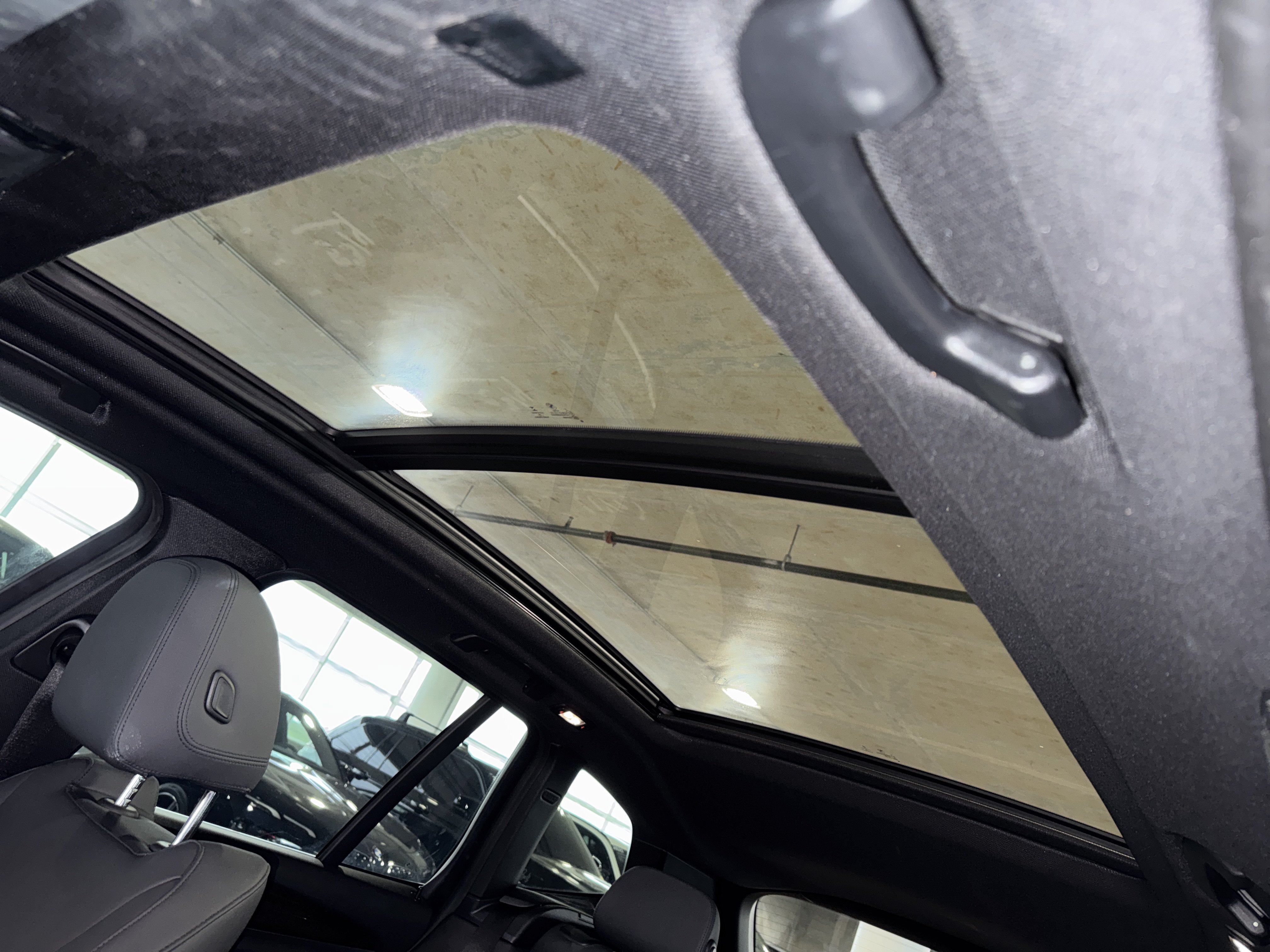 Used 2020 Jet Black BMW sDrive30i image 32