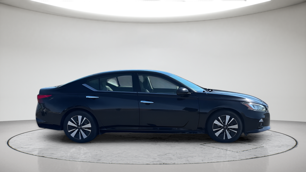 Used 2019 Black Nissan 2.5 SL image 4