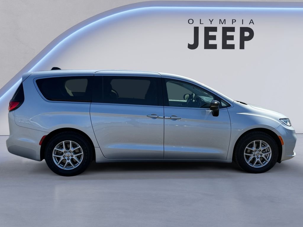 Used 2024 Silver Chrysler Touring L image 6