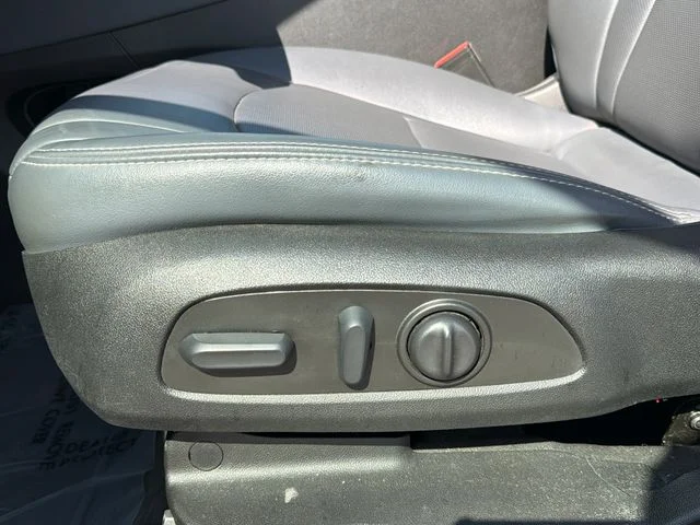 Used 2023  Buick Essence image 22