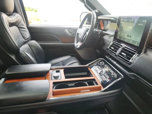 Used 2019 Black Lincoln Reserve image 21