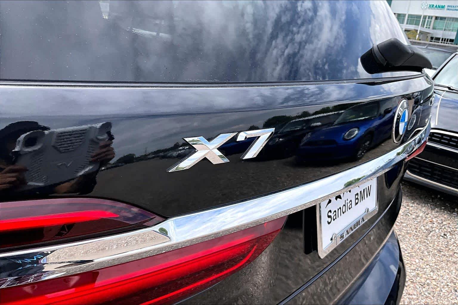 Used 2022 Black Sapphire Metallic BMW xDrive40i image 28