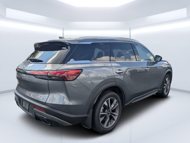 Used 2025 Gray INFINITI LUXE image 3