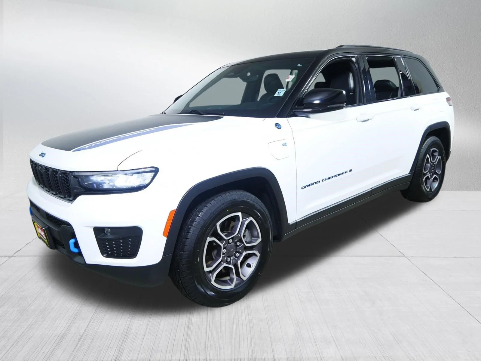 Used 2022 Bright White Clearcoat Jeep Trailhawk image 3