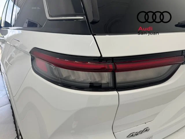 Used 2023 White Jeep Summit image 10
