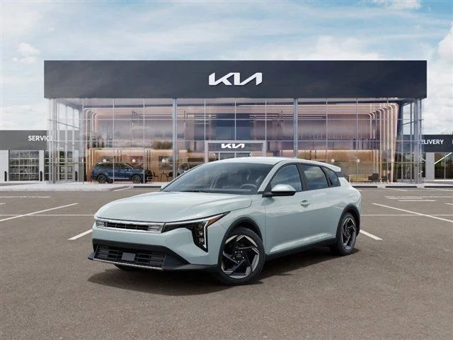2026 Kia K4 EX AT Hatchback's photo