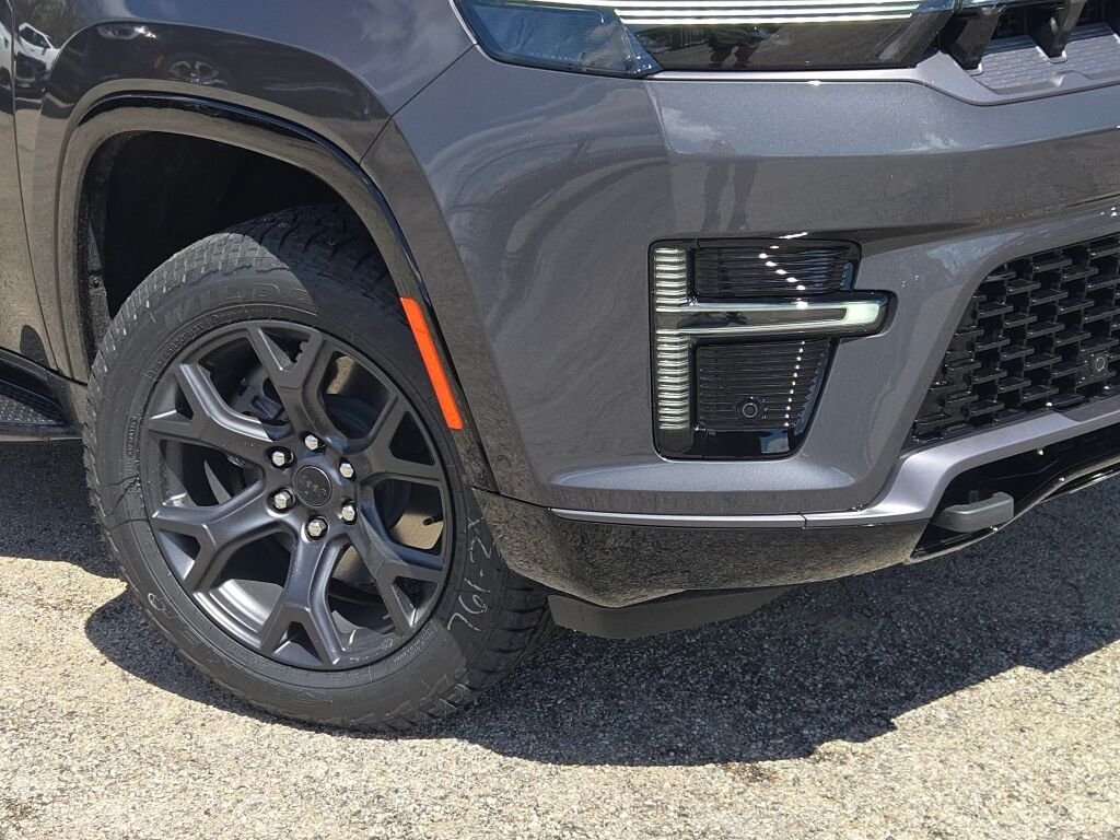 New 2026 Baltic-Gray Metallic Clear-Coat Exterior Paint Jeep Upland image 5