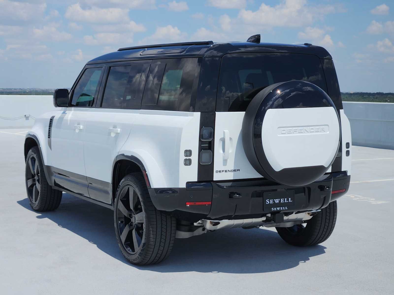 New 2026 Fuji White LAND ROVER X-Dynamic SE image 7