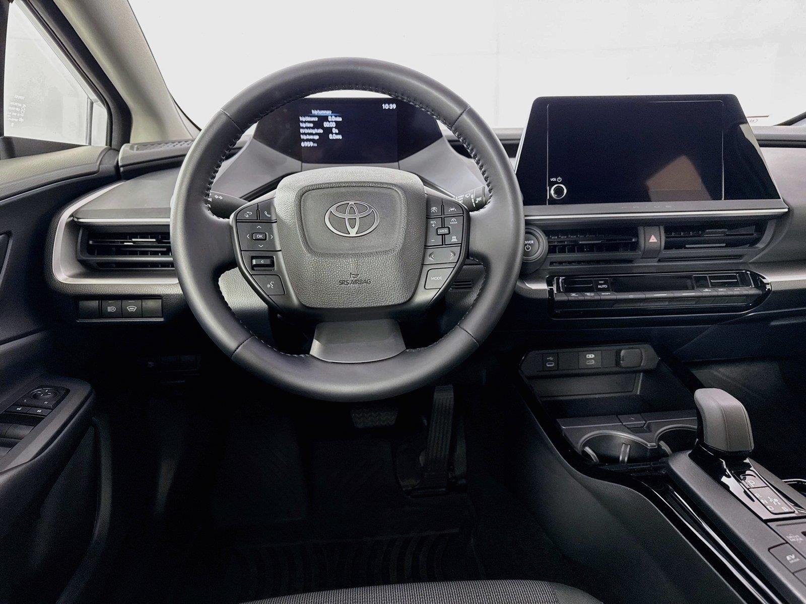 Used 2025 Wind Chill Pearl Toyota LE image 28