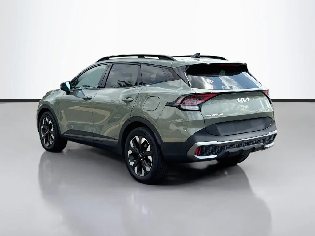 Used 2024 Green Kia X-Line Prestige image 5