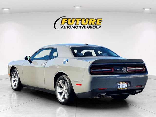 Used 2019 Gray Dodge SXT image 6