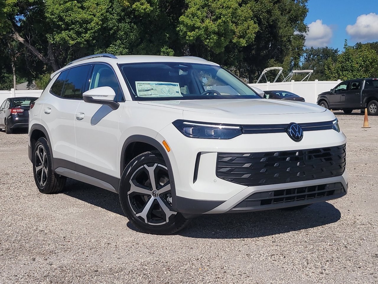 New 2026 Pure White Volkswagen SE image 33