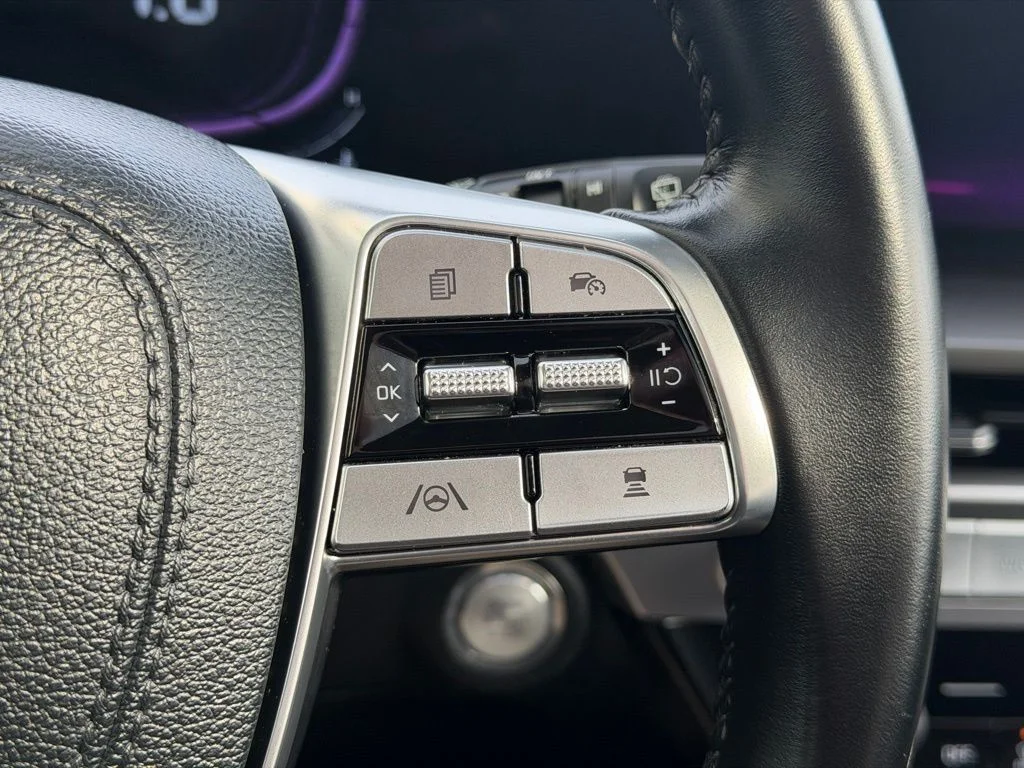 Used 2025 Black Kia S image 19