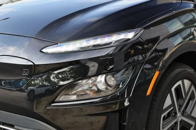 Used 2023 Ultra Black Hyundai SE image 13