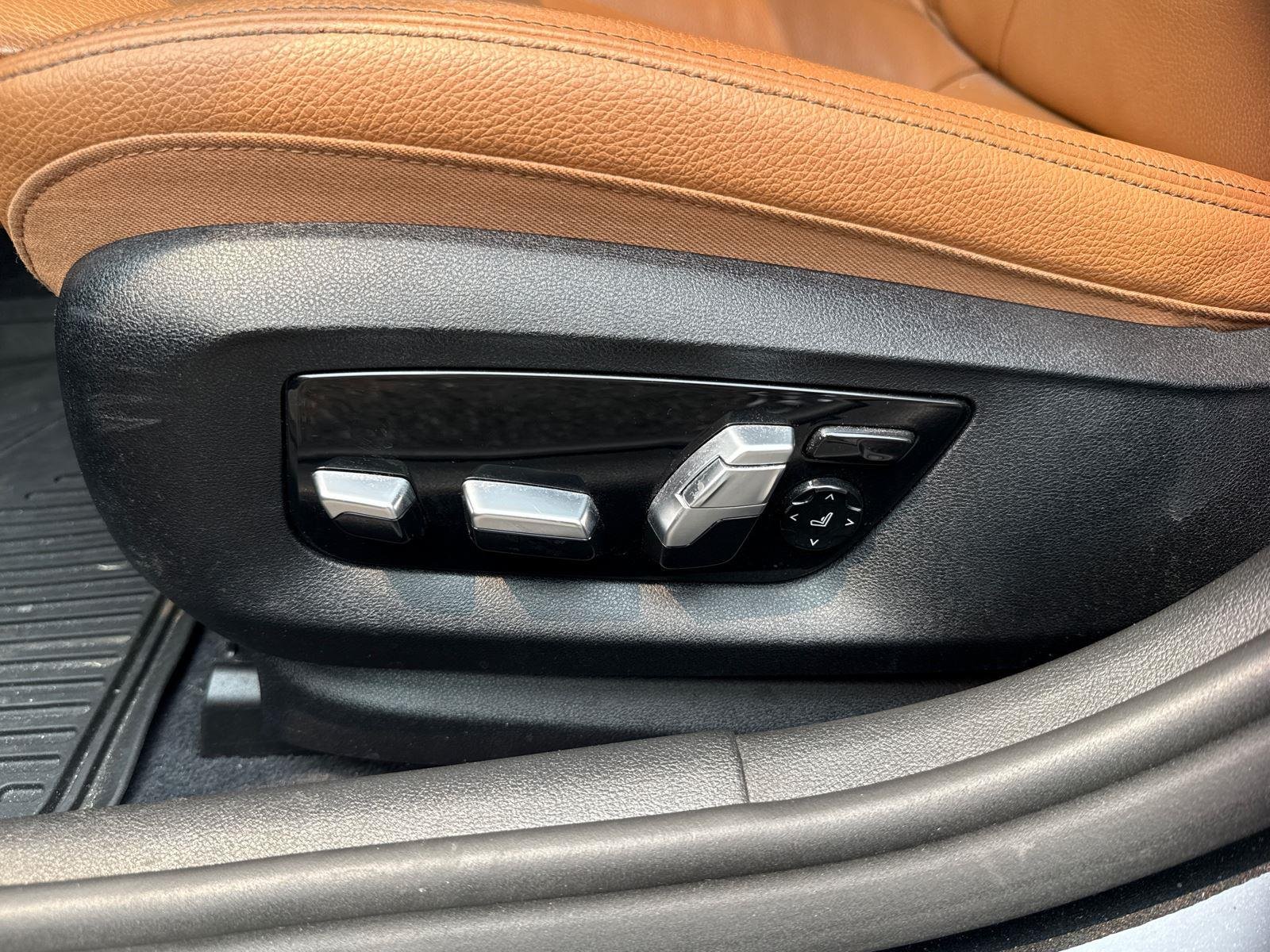 Used 2018 Black Sapphire Metallic BMW M550i xDrive image 12