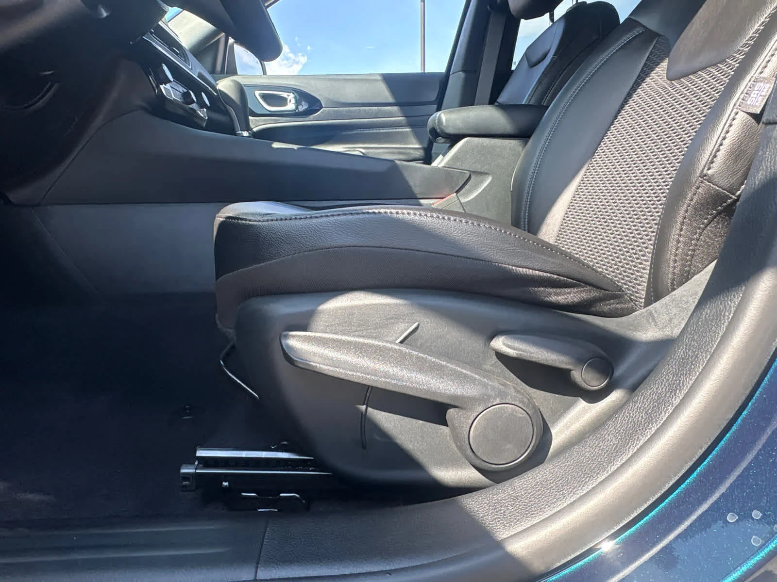 New 2026 Fathom Blue Pearl Coat Jeep Latitude Altitude image 20