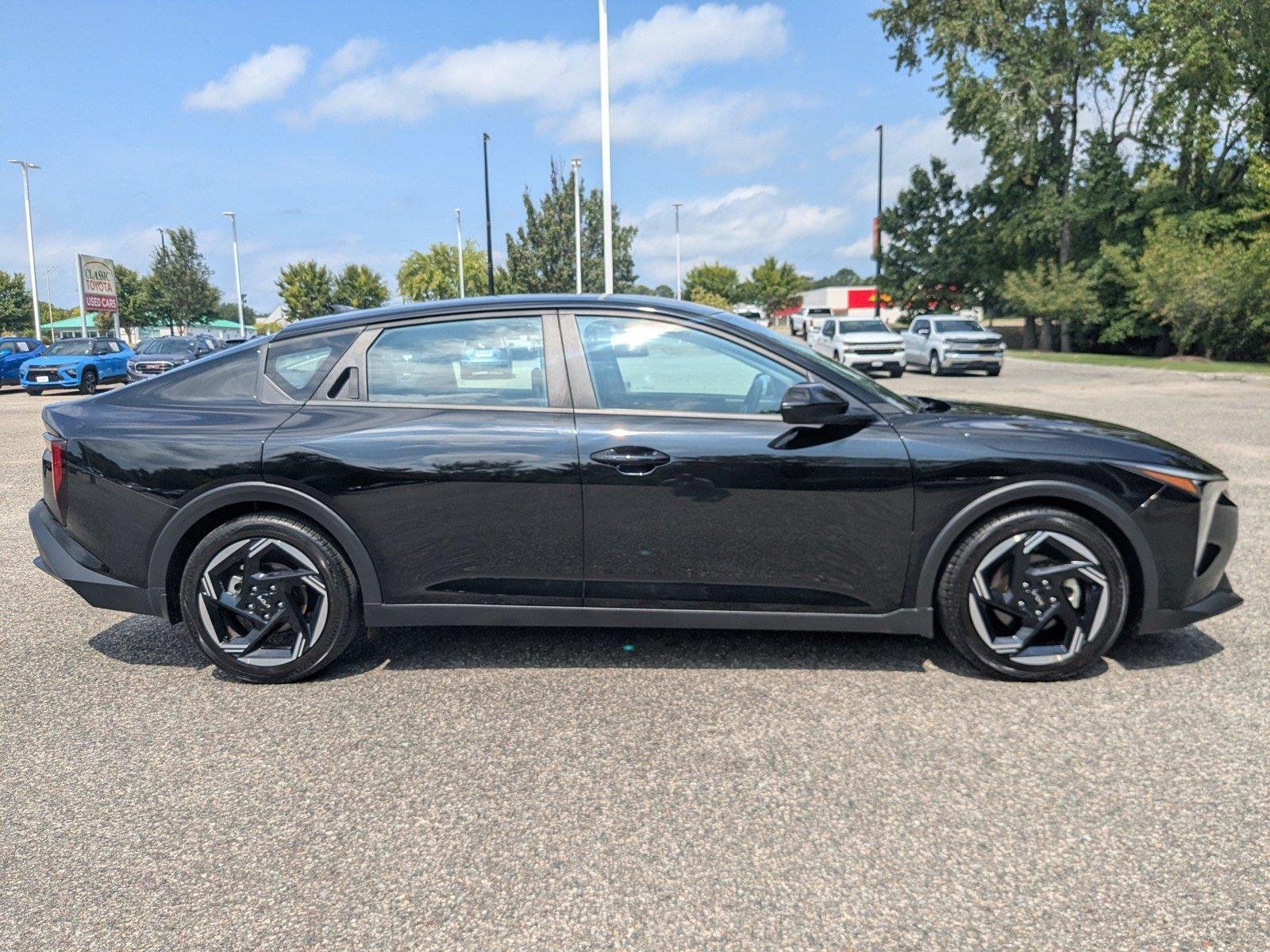 Used 2025 Aurora Black Pearl Kia EX image 3