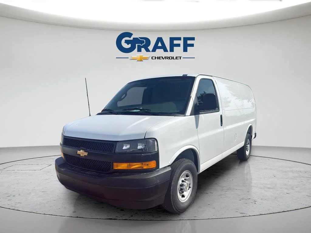 2026 Chevrolet Express 3500 Work Van HD's photo