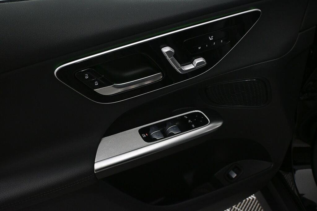 Certified Used 2025 Black Mercedes-Benz GLC 300 image 8