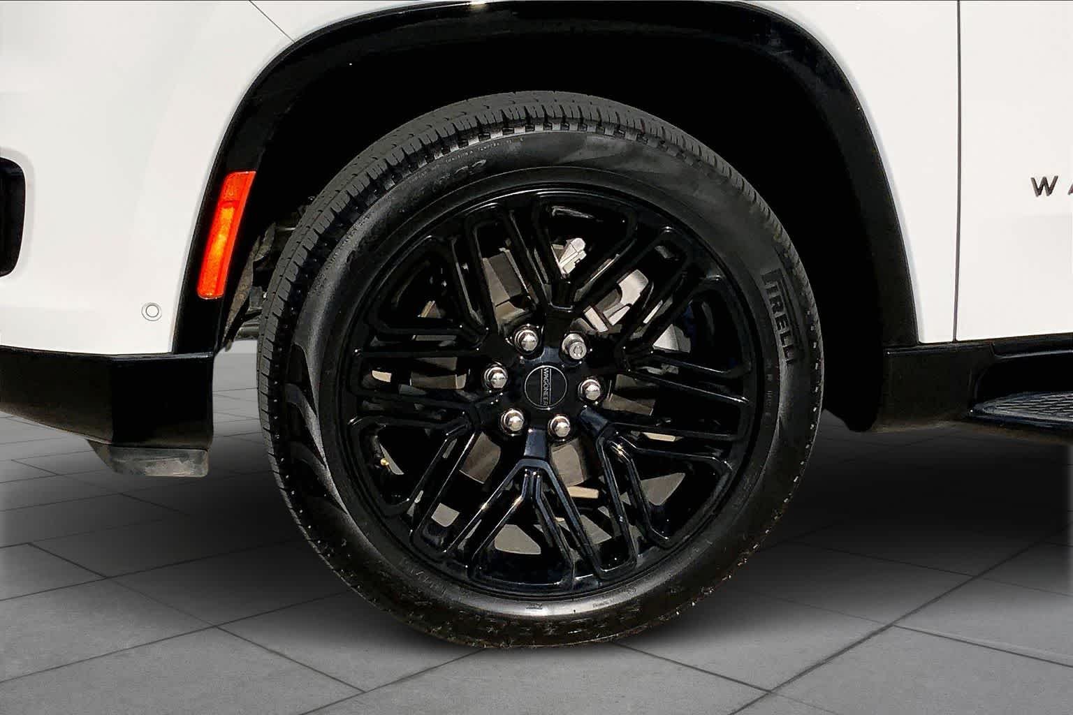 New 2025 Bright White Clear-Coat Exterior Paint Jeep Series II Carbide image 11
