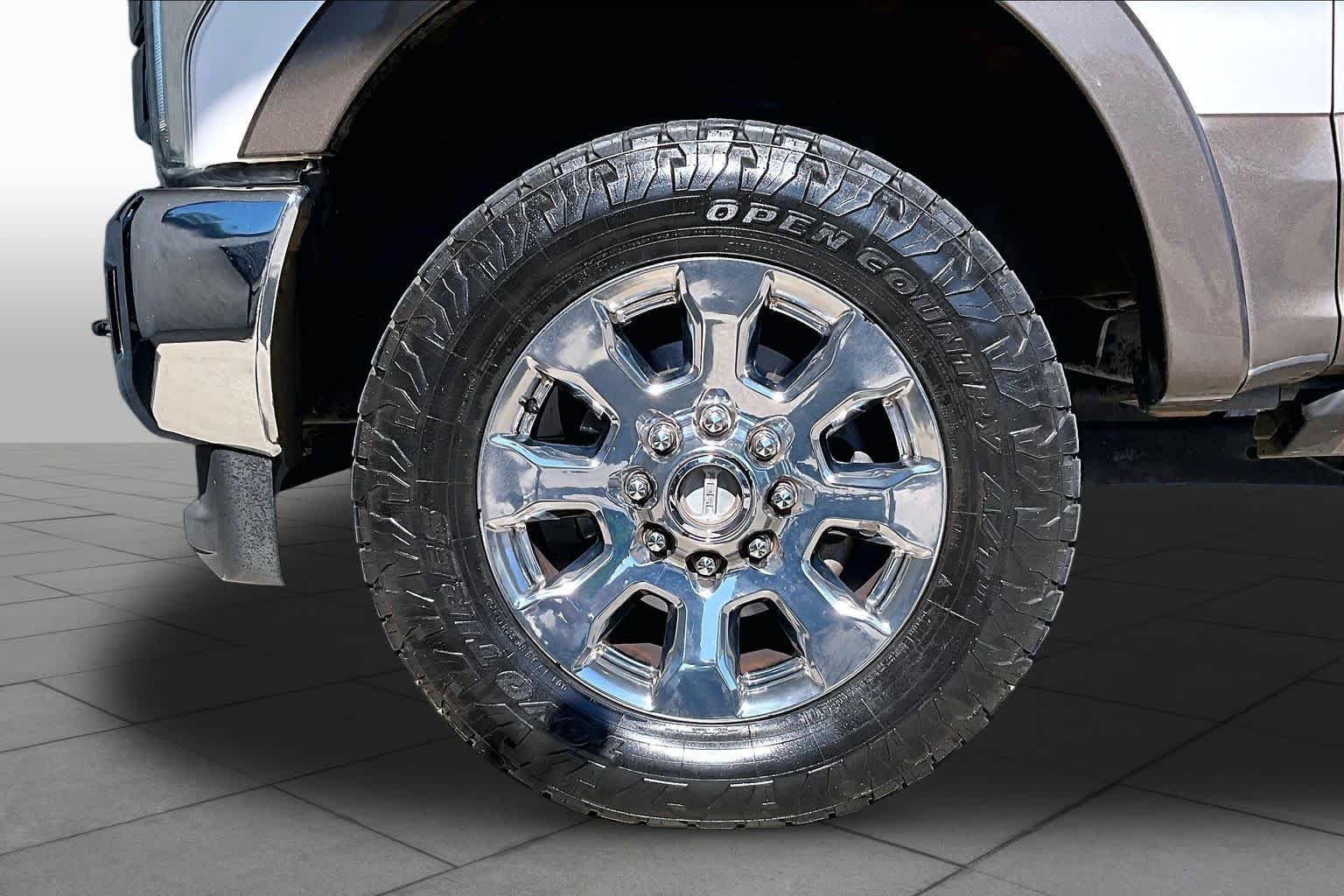 Used 2017 White Platinum Metallic Tri-Coat/Caribou Ford King Ranch image 10