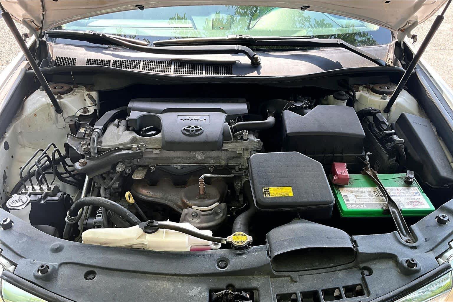Used 2012 Super White Toyota LE image 27