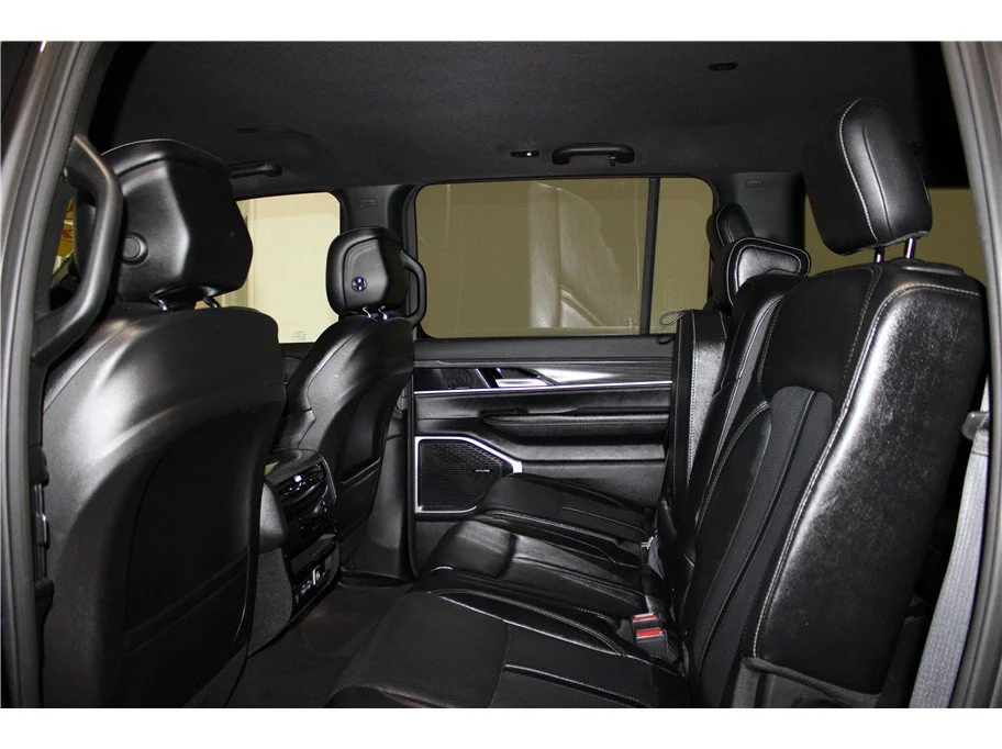 Used 2024 Baltic Gray Metallic Clearcoat Jeep Series II image 12