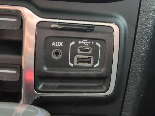 Used 2020 Gobi Clearcoat Jeep Sport image 21