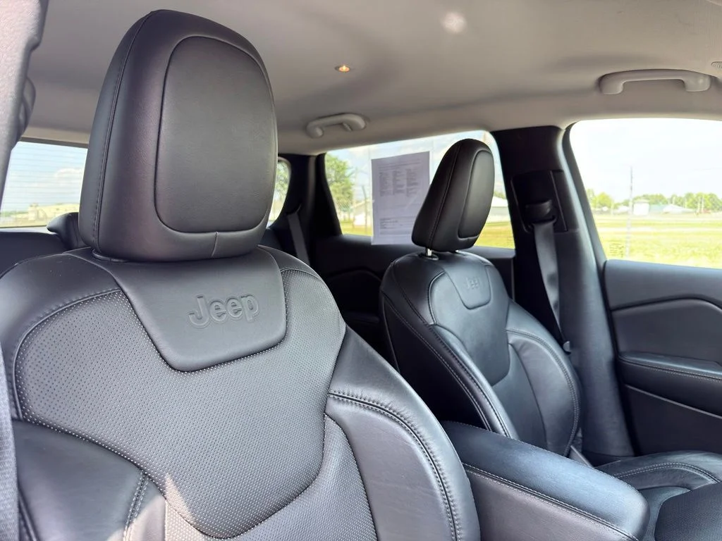 Used 2021 Green Jeep Latitude Lux image 37