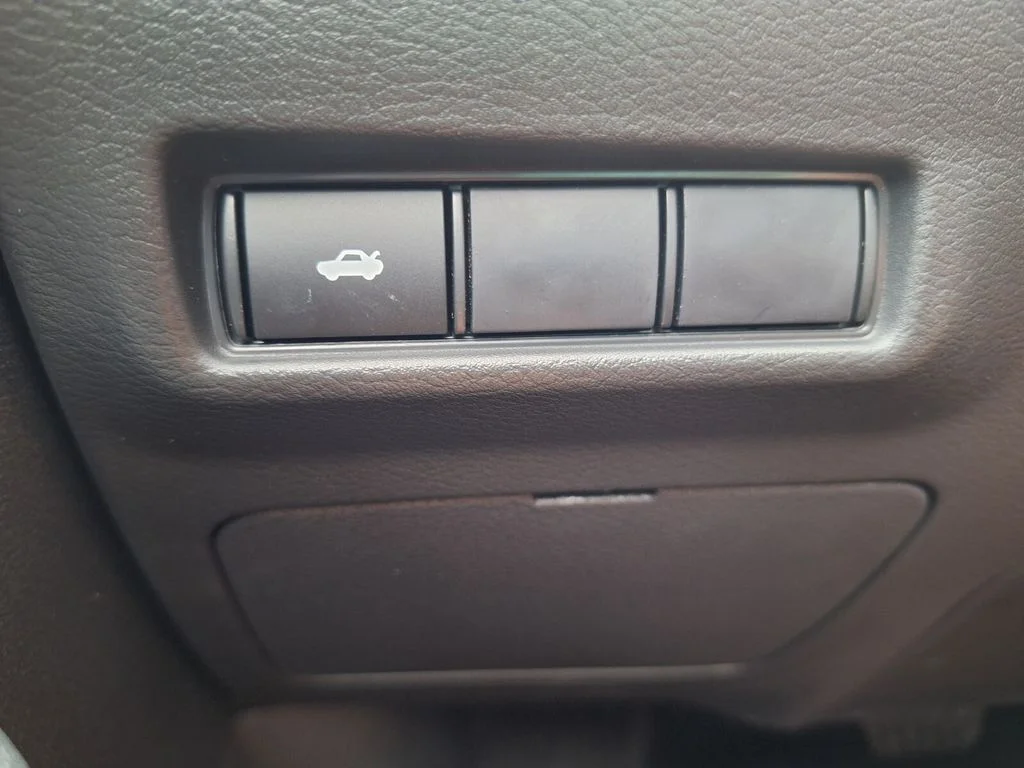 Used 2026 Scarlet Nissan SV image 12