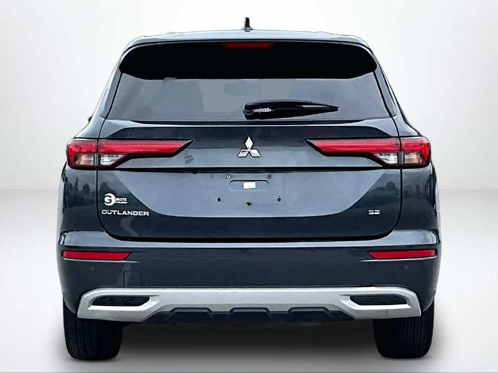 Used 2024 Gray Mitsubishi SE image 5