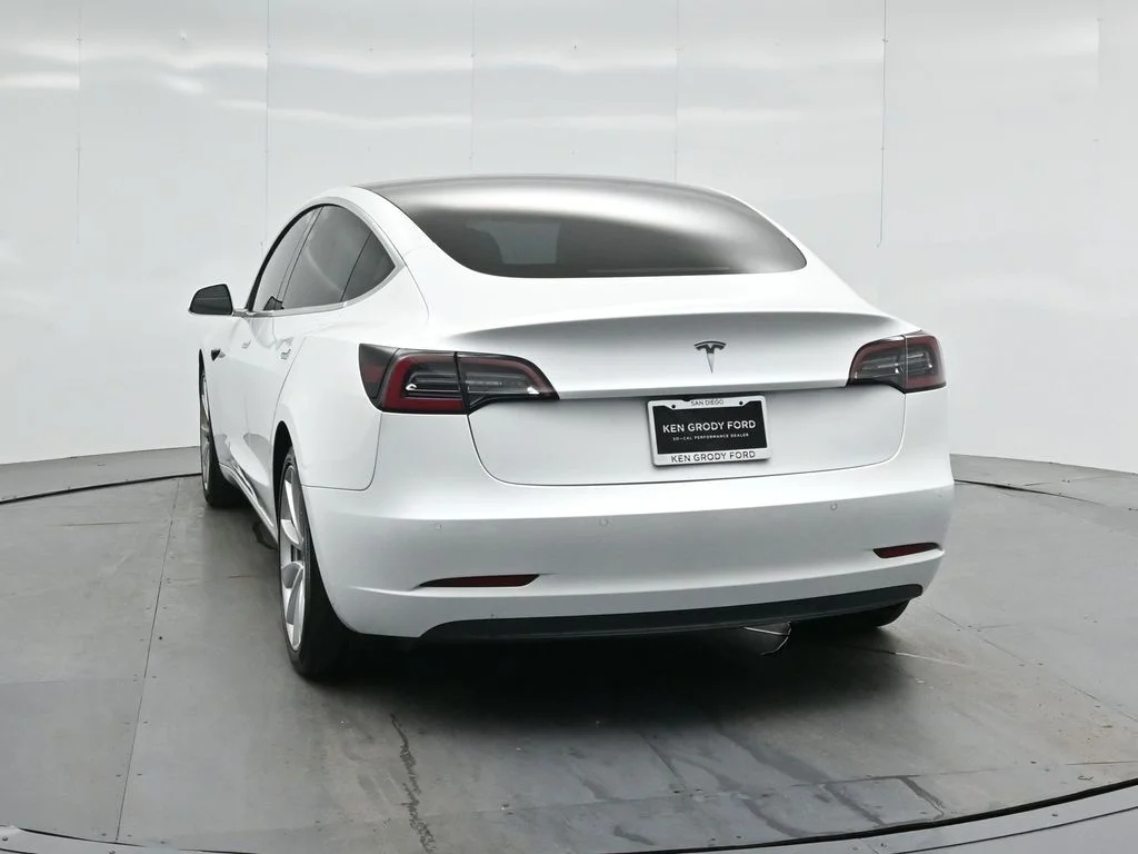 Used 2020  Tesla Standard Range Plus image 23