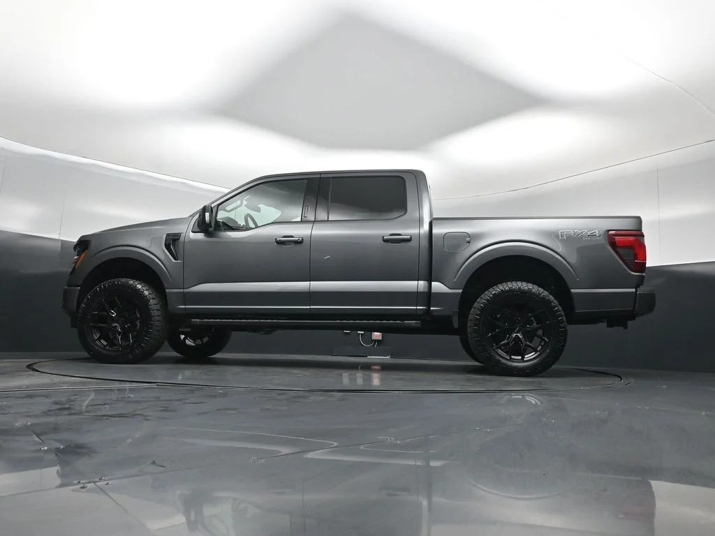 New 2026 Carbonized Gray Metallic Ford XLT image 7