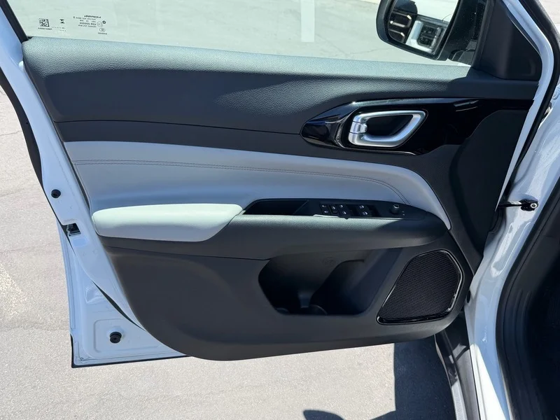 2025 Jeep Compass Limited - Photo 12