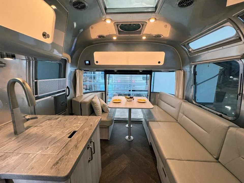 New 2027 SILVER AIRSTREAM  image 48
