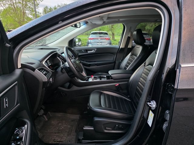 Used 2020 Black Ford SEL image 17