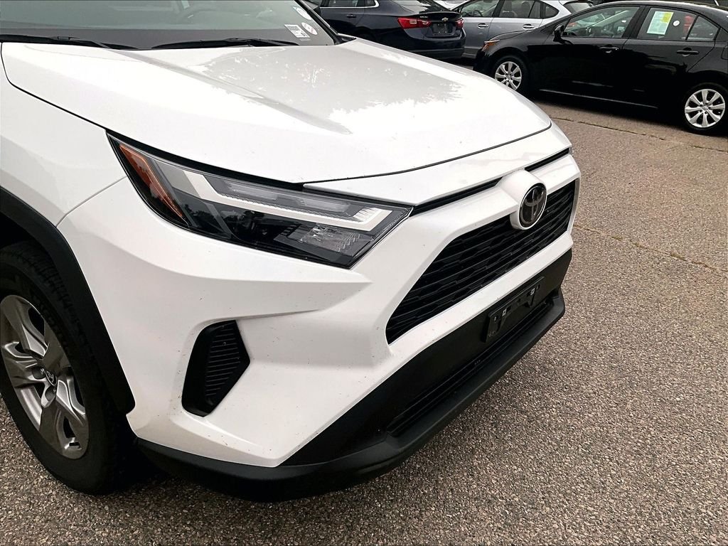 Used 2025 White Toyota LE image 8