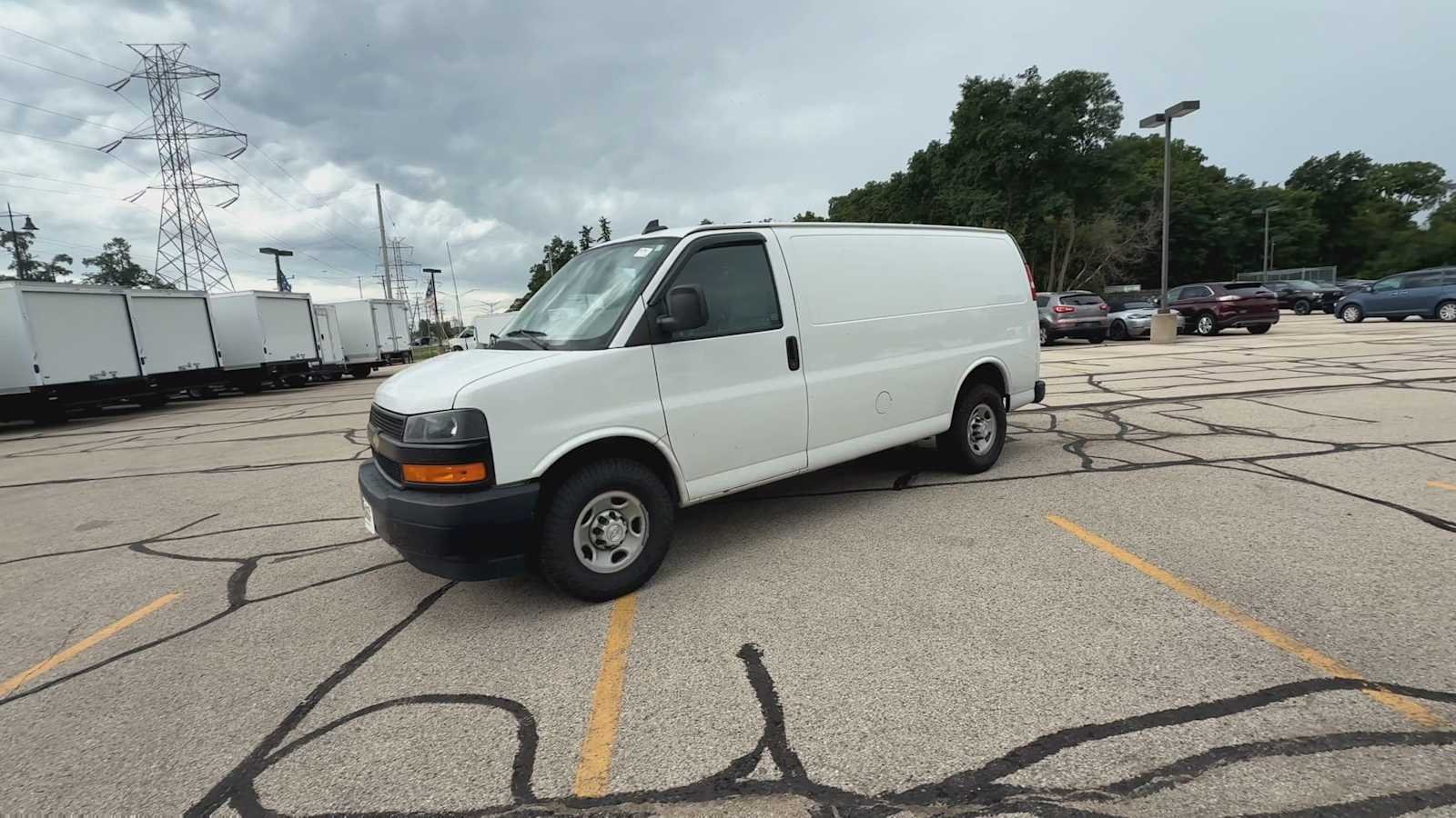 Used 2019 SUMMIT WHITE Chevrolet Work Van image 4