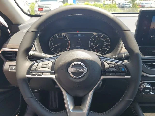 2025 Nissan Altima SV - Photo 9