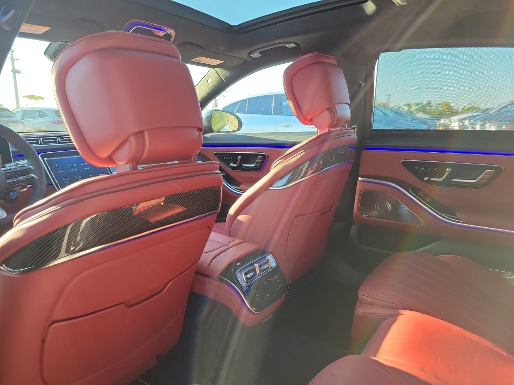 New 2026 MANUFAKTUR Moonlight White Magno Mercedes-Benz AMG® S 63 E 4MATIC® Sedan image 13