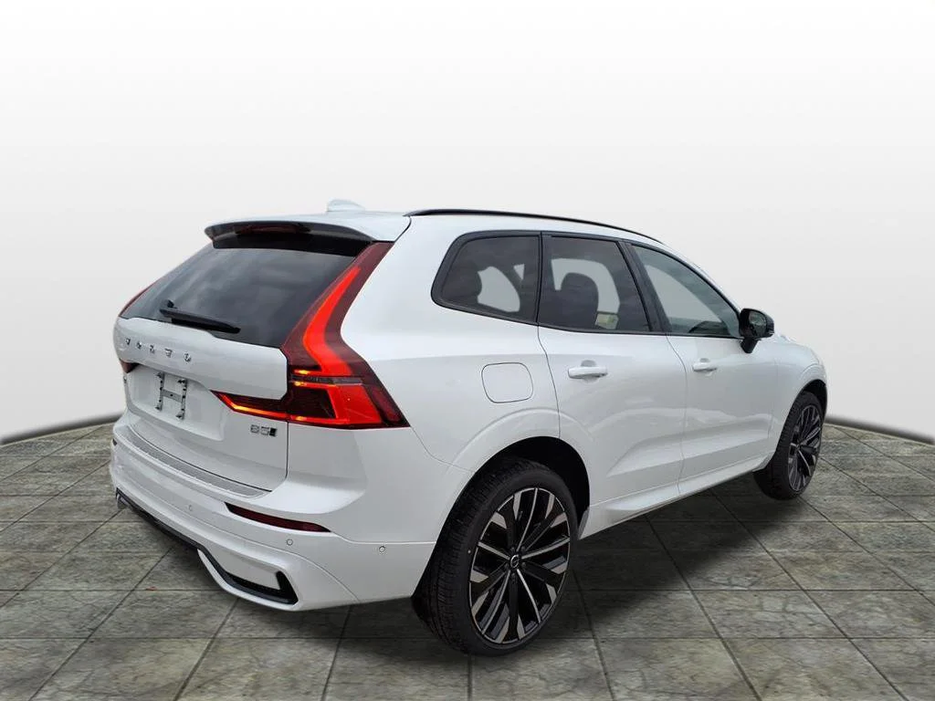 New 2026 Crystal White Volvo Ultra image 3