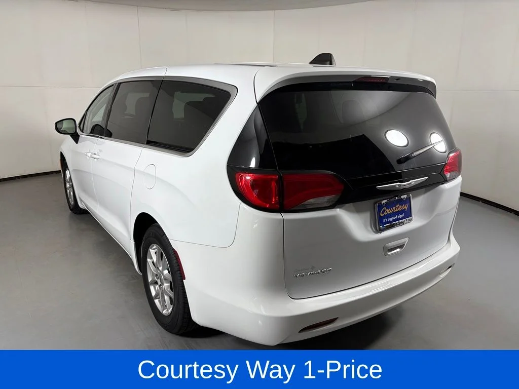 Used 2023 White Chrysler LX image 8