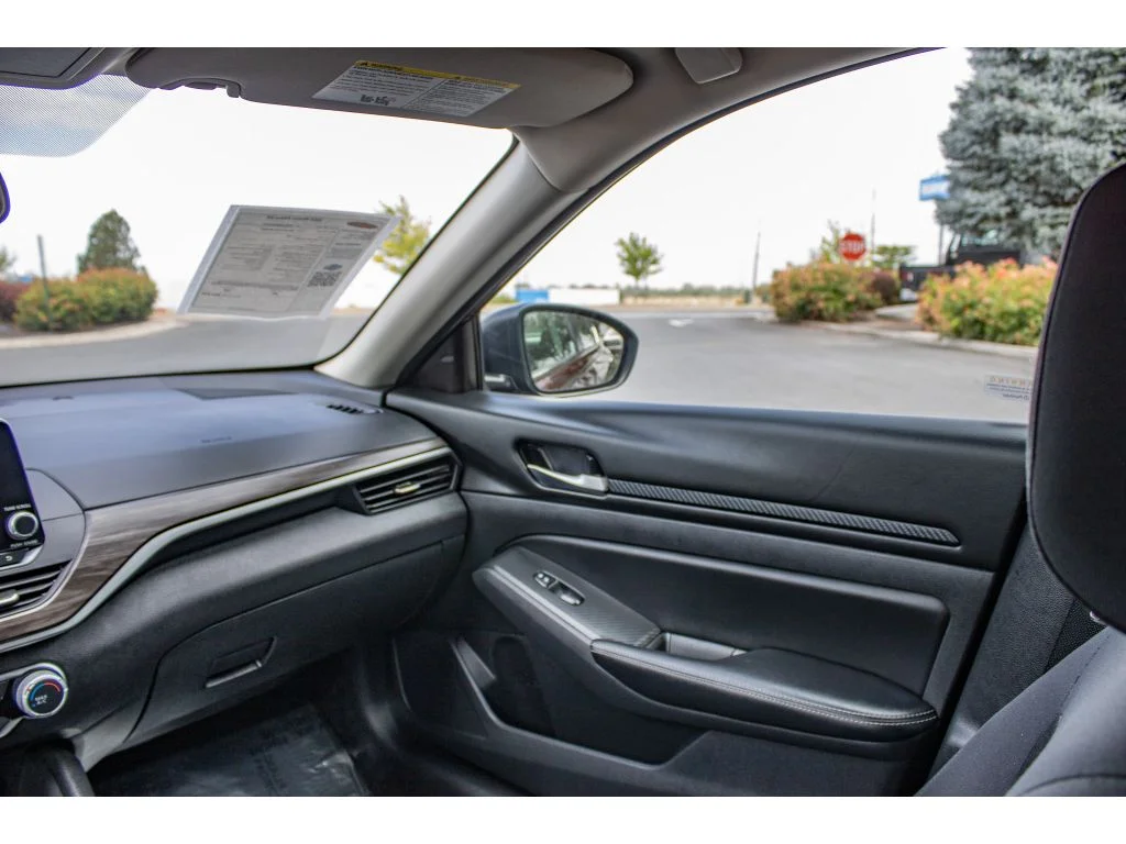 Used 2025 Garnet Pearl Metallic Nissan SV image 20